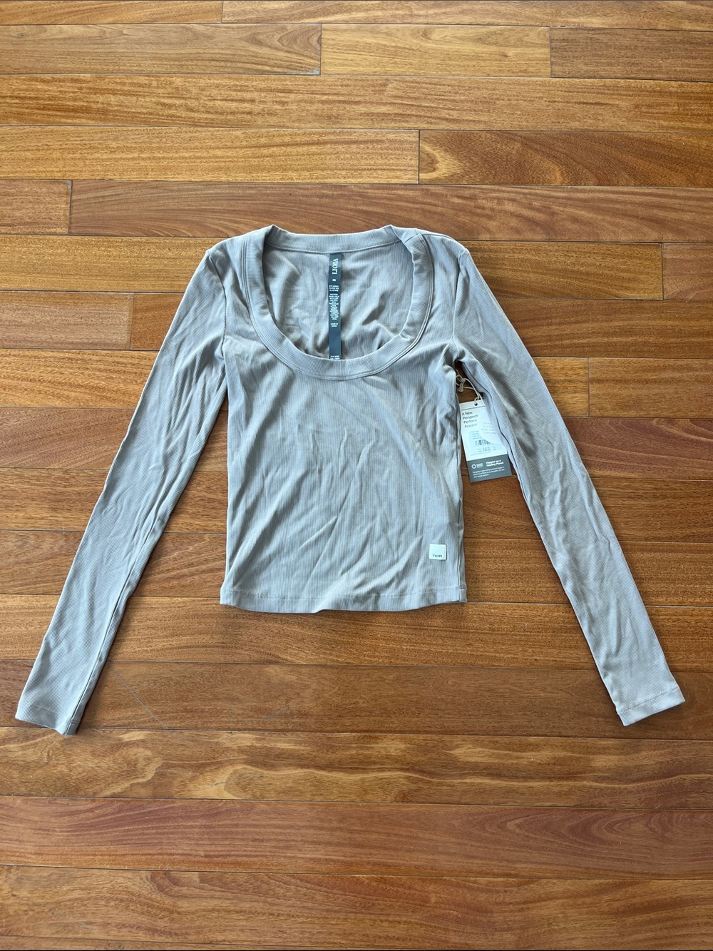 New with Tags Vuori Long Sleeve Scoop Neck Tee Top - Taupe Graphite XS
